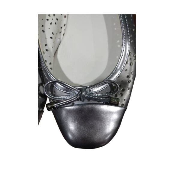 Anne Klein iflex Metallic Light Gold Flats with Bow and Cutout Design, Sz 7.5 - Picture 2 of 5